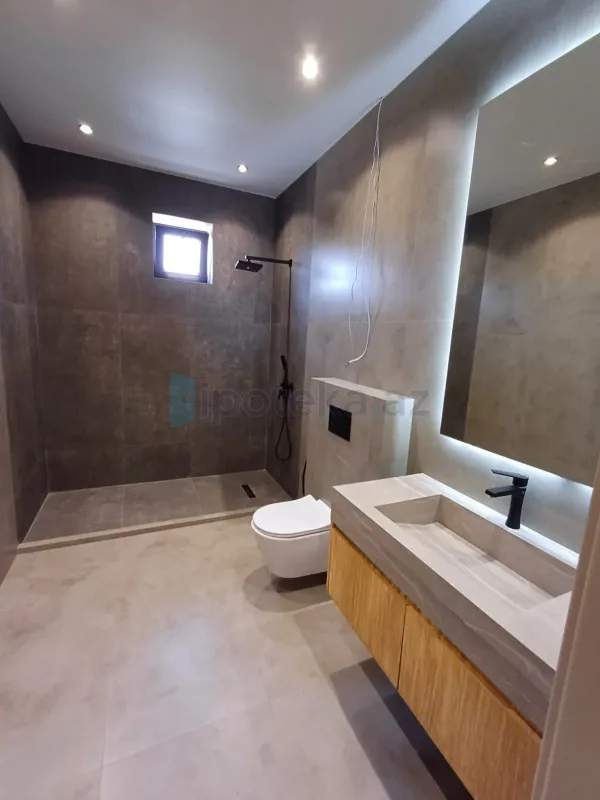 Satılır 6 otaqlı həyət evi 330 m²
