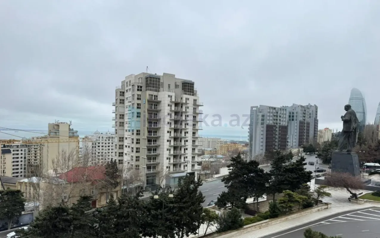Satılır 2 otaqlı köhnə tikili 60 m²