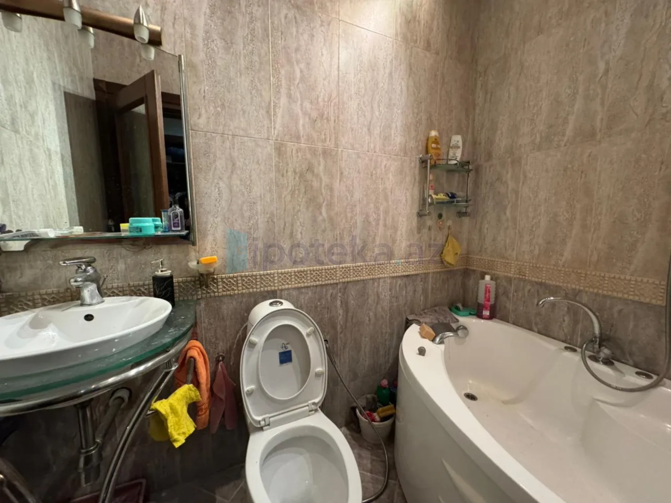 Satılır 2 otaqlı köhnə tikili 60 m²