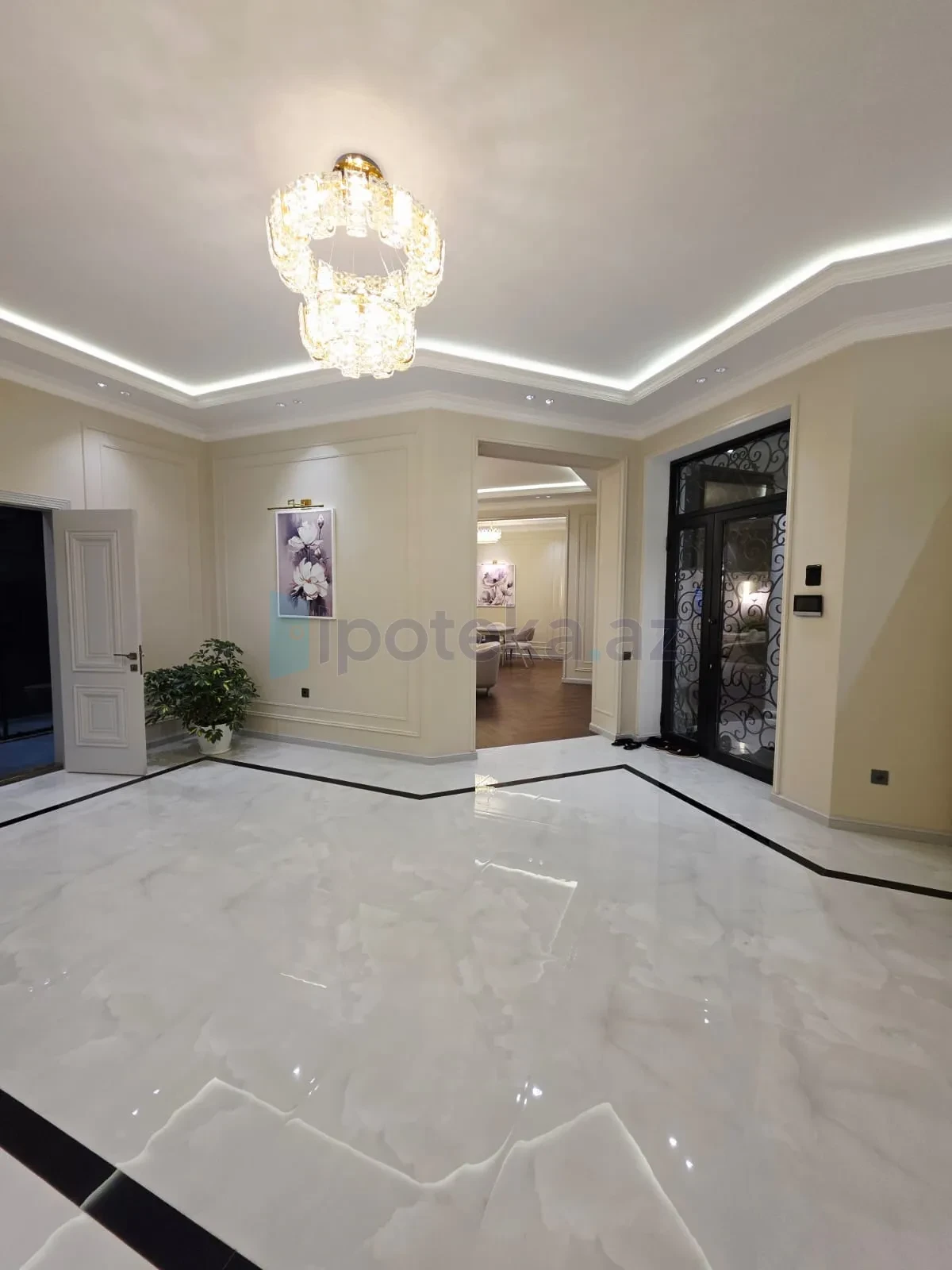 Satılır 4 otaqlı mənzil 208 m²