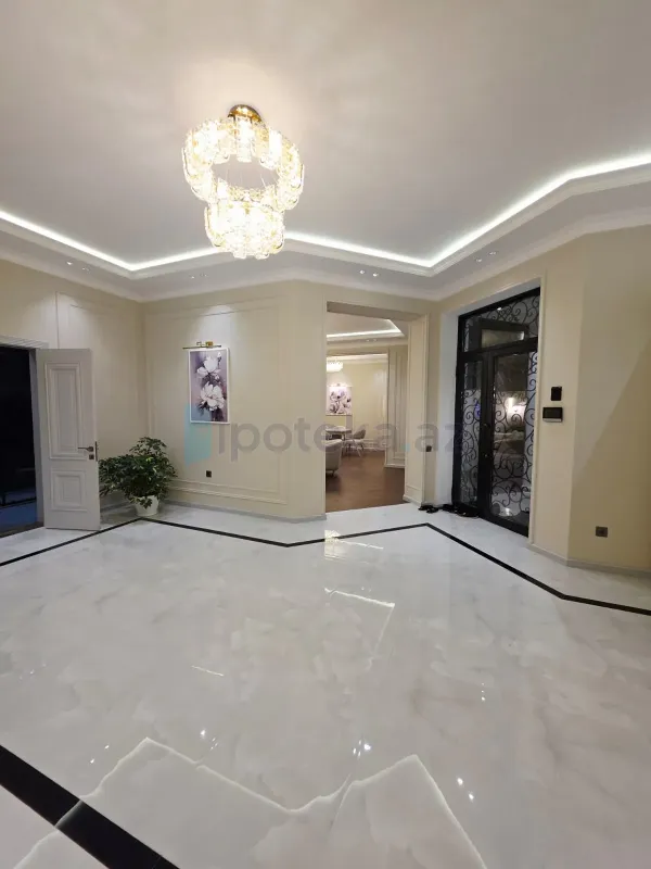 Satılır 4 otaqlı mənzil 208 m²