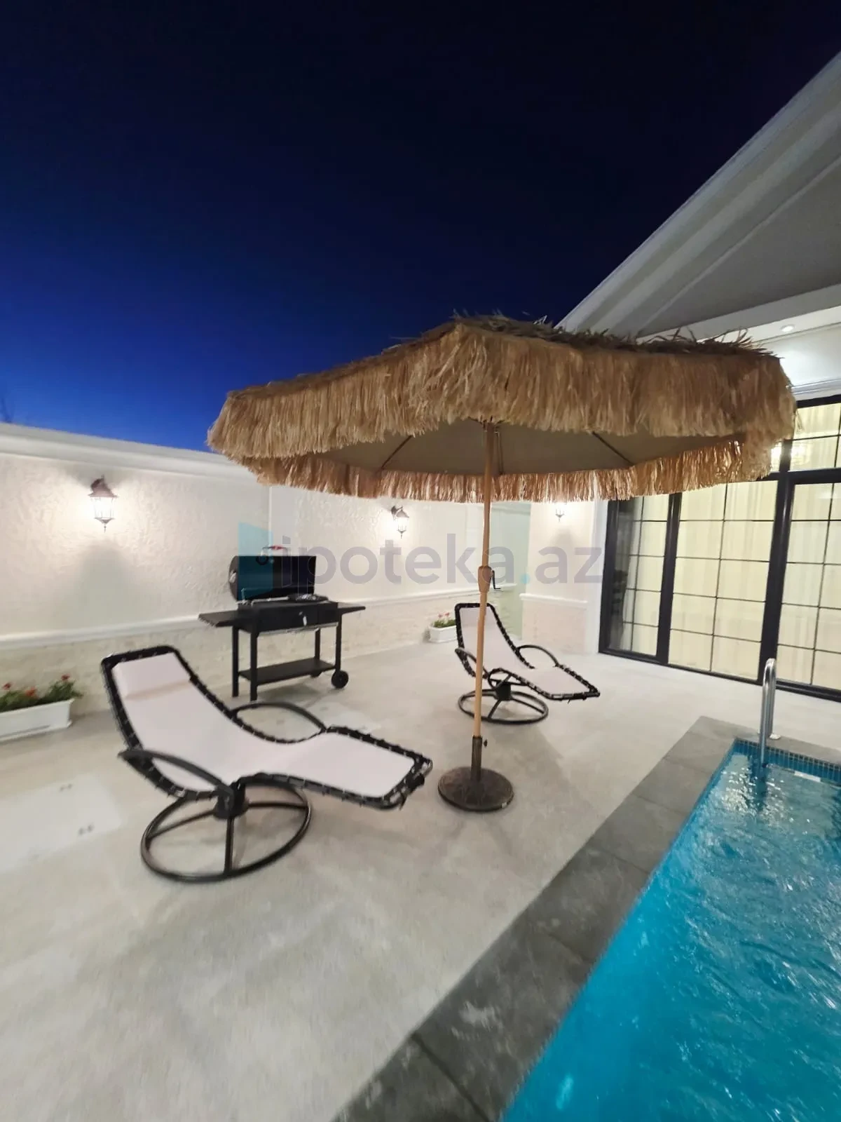 Satılır 4 otaqlı mənzil 208 m²