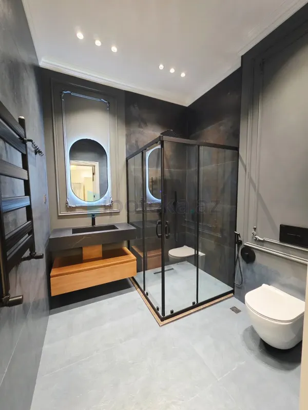 Satılır 4 otaqlı mənzil 208 m²