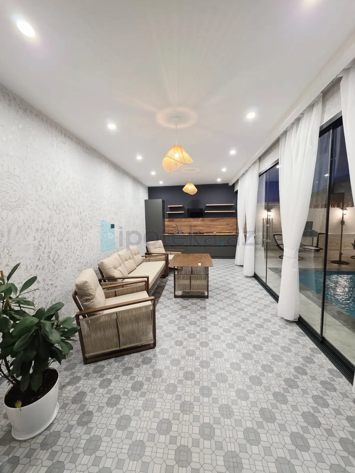 Satılır 4 otaqlı mənzil 208 m²