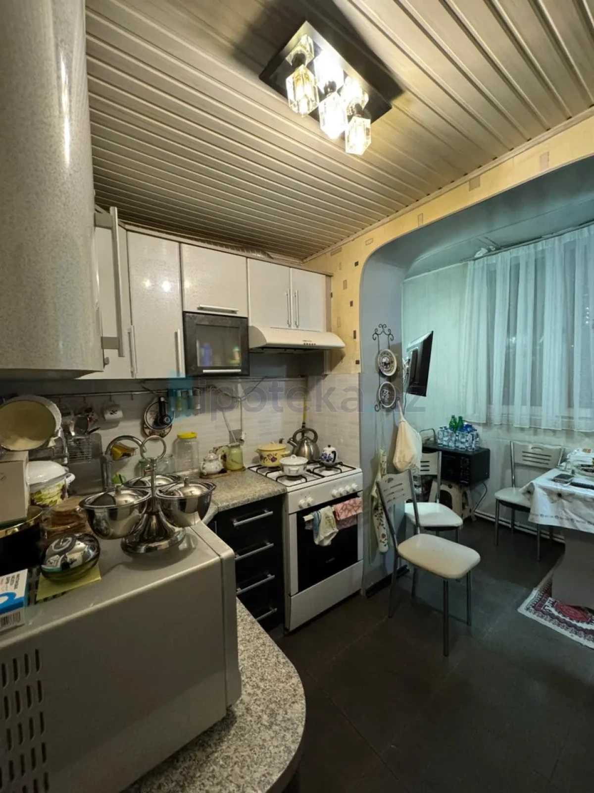 Satılır 3 otaqlı köhnə tikili 75 m²