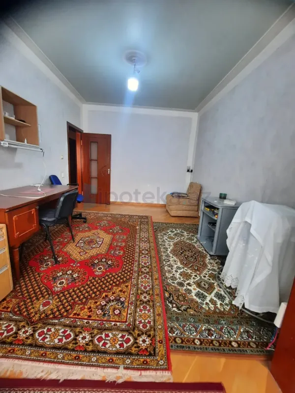 Satılır 3 otaqlı köhnə tikili 80 m²
