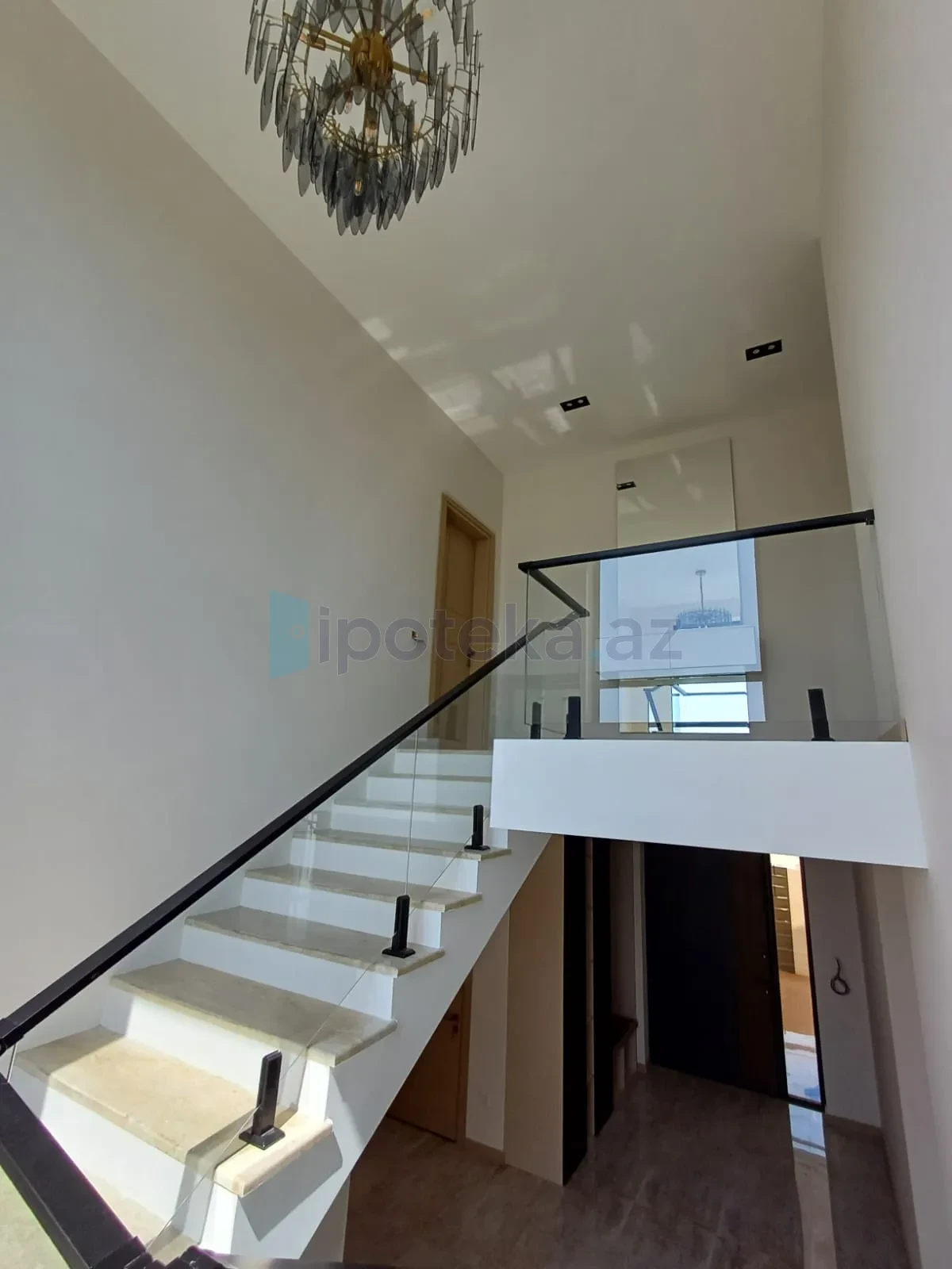 Satılır 6 otaqlı həyət evi 330 m²