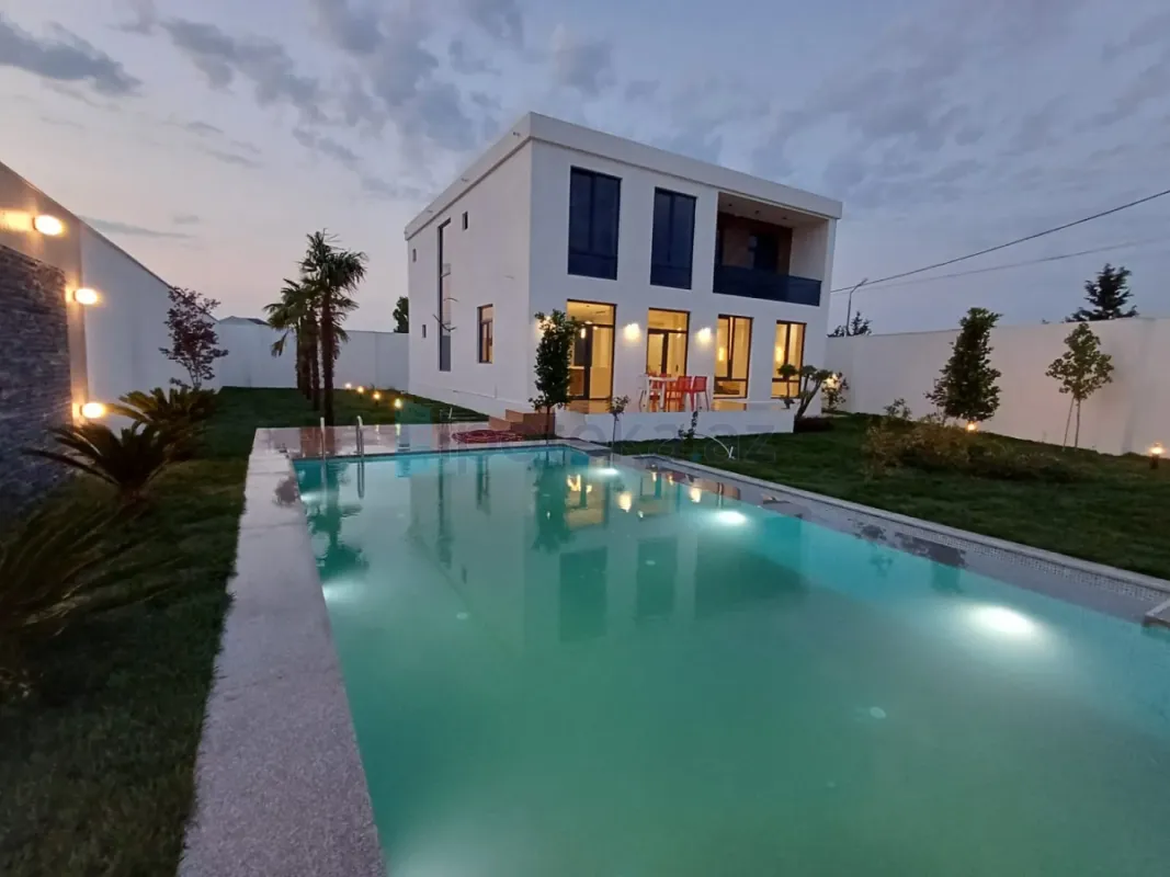 Satılır 6 otaqlı həyət evi 330 m²