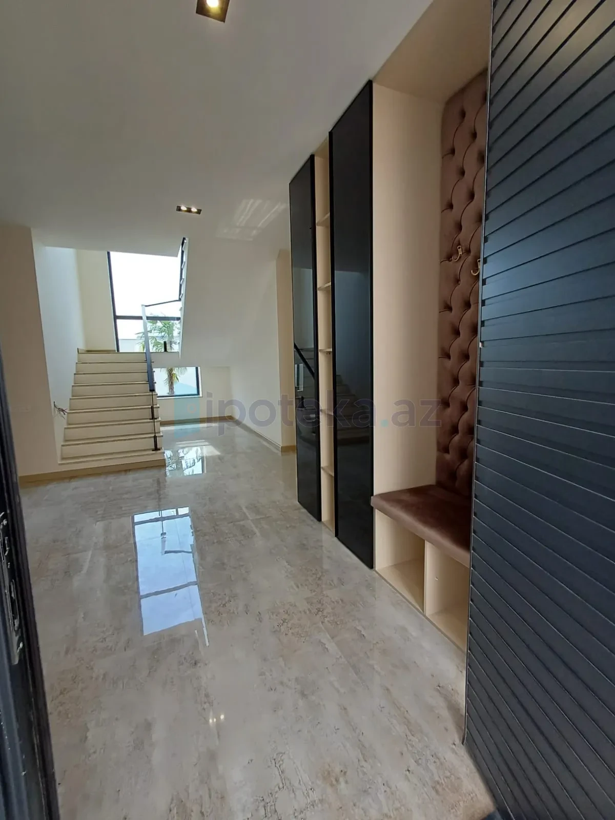 Satılır 6 otaqlı həyət evi 330 m²