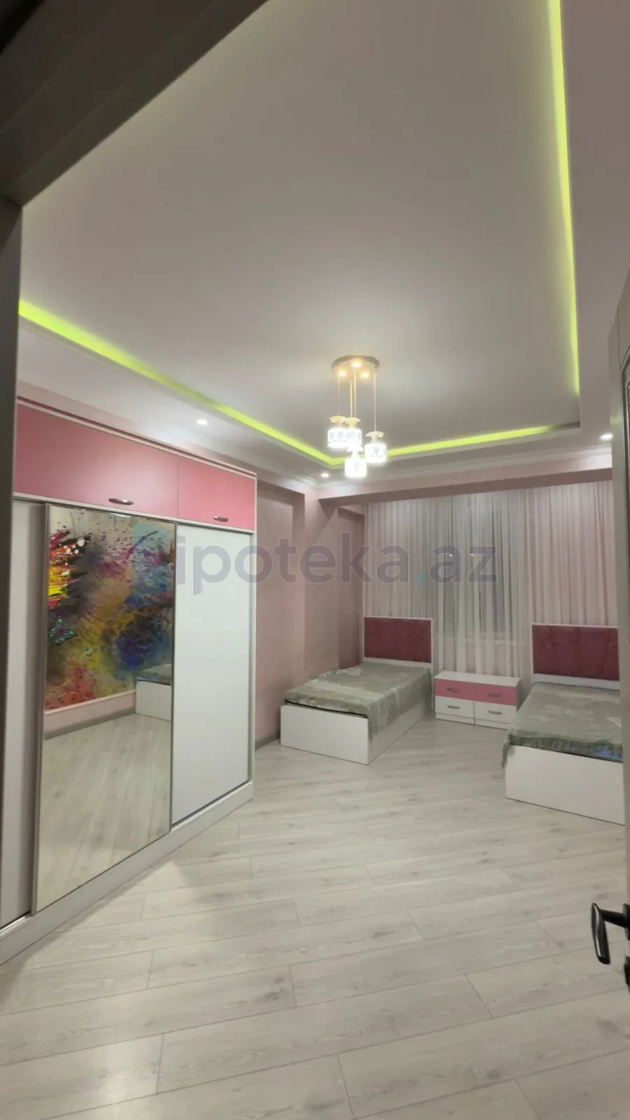 Satılır 3 otaqlı yeni tikili 132 m²