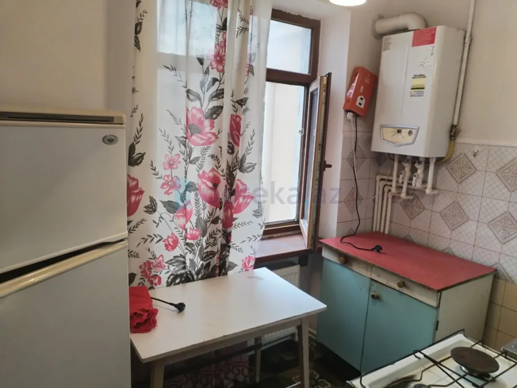 Satılır 2 otaqlı köhnə tikili 41 m²