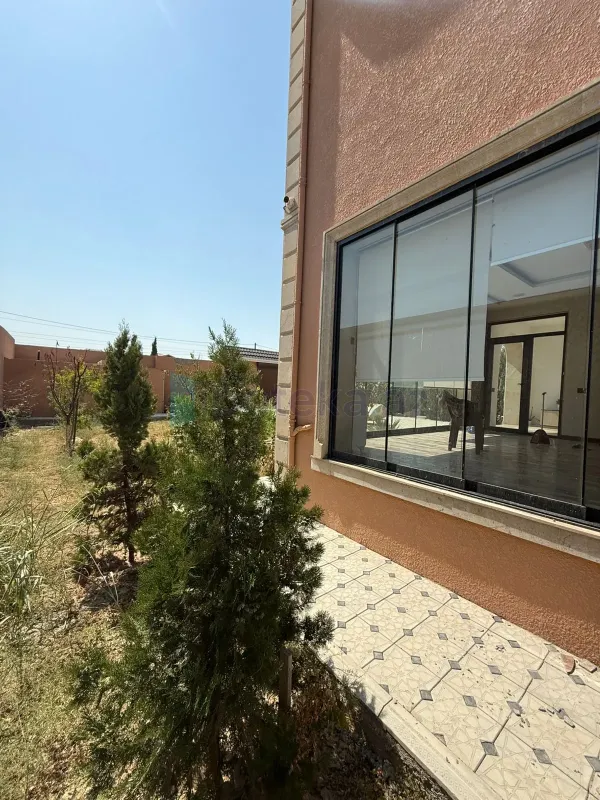 Satılır 5 otaqlı həyət evi 200 m²
