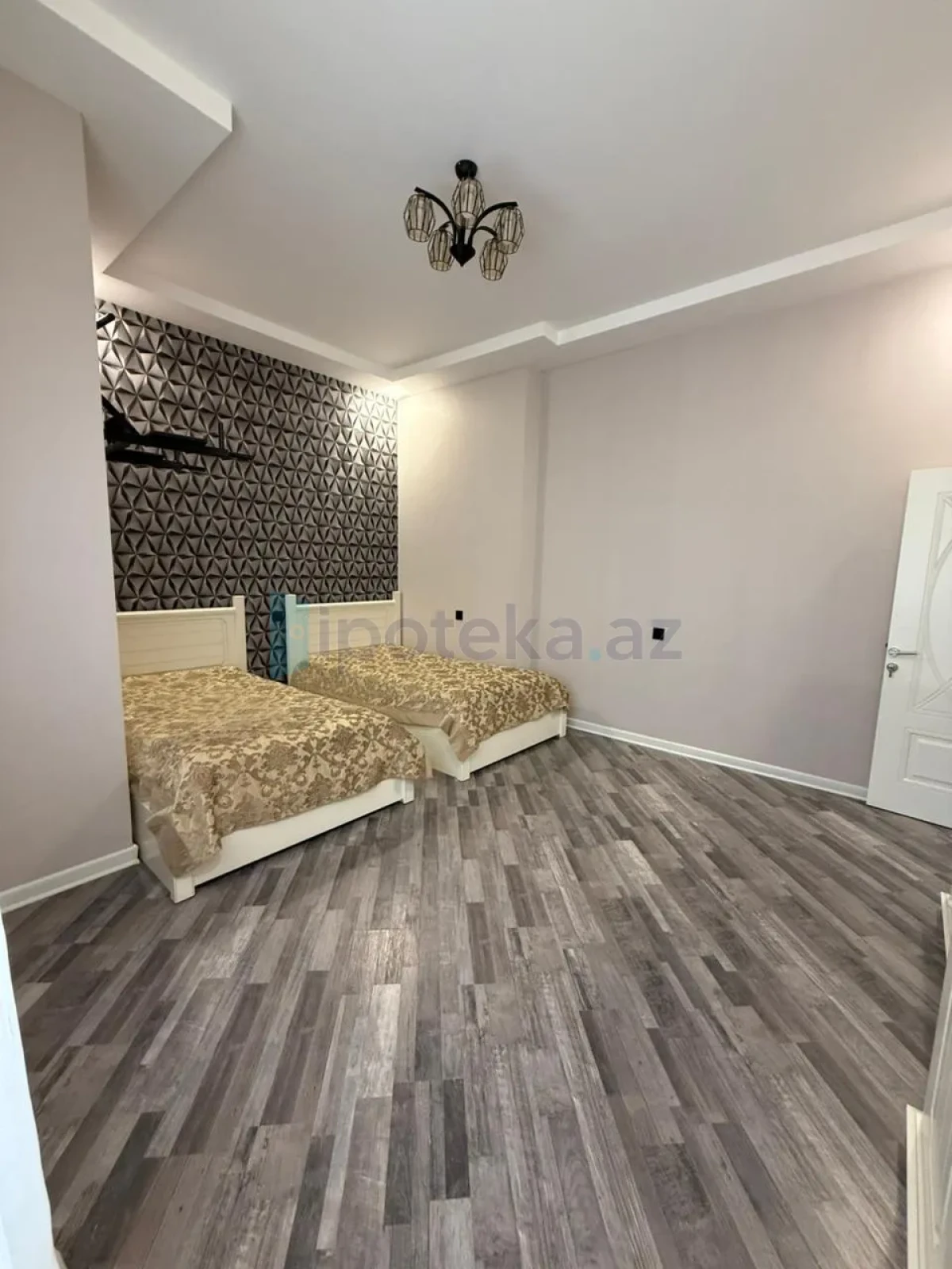Satılır 5 otaqlı həyət evi 200 m²
