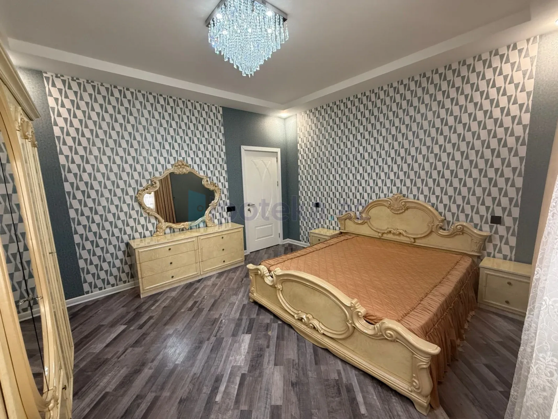 Satılır 5 otaqlı həyət evi 200 m²