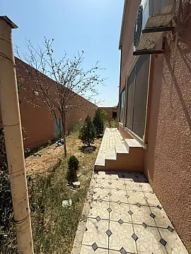 Satılır 5 otaqlı həyət evi 200 m²