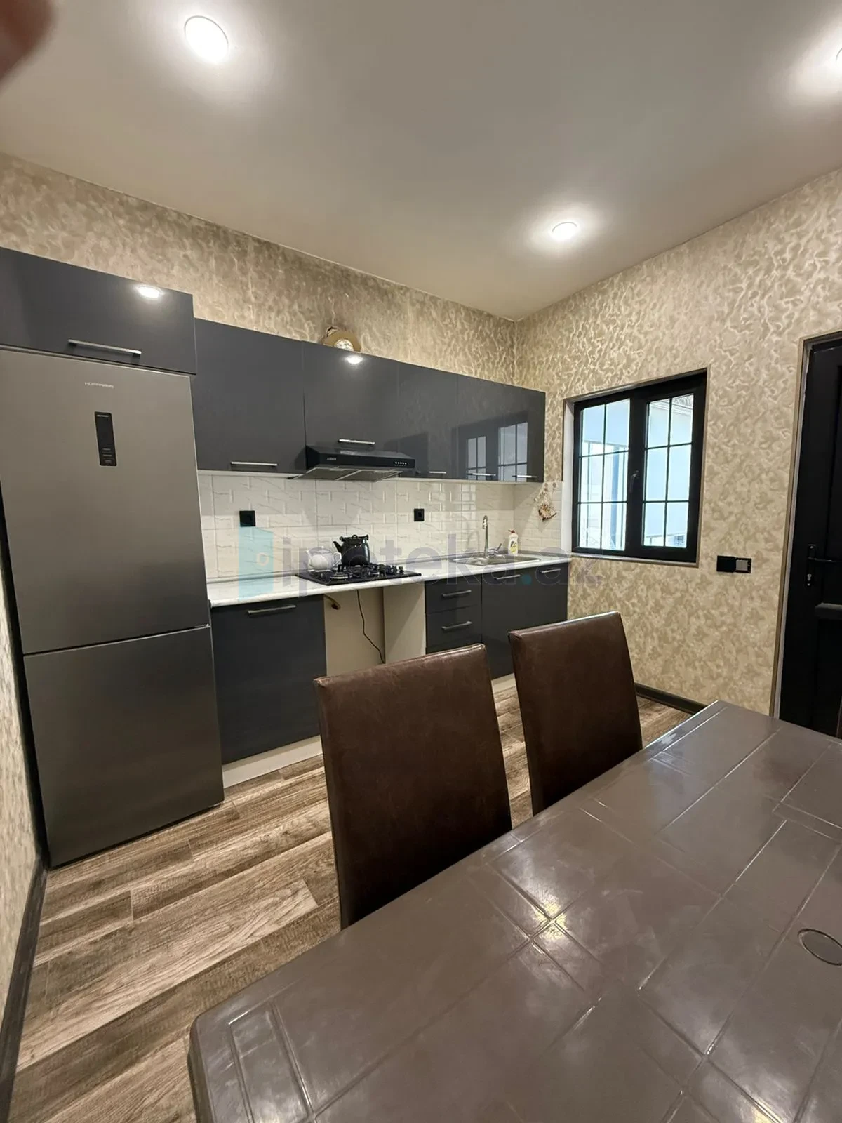 Satılır 5 otaqlı həyət evi 200 m²