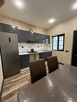 Satılır 5 otaqlı həyət evi 200 m²