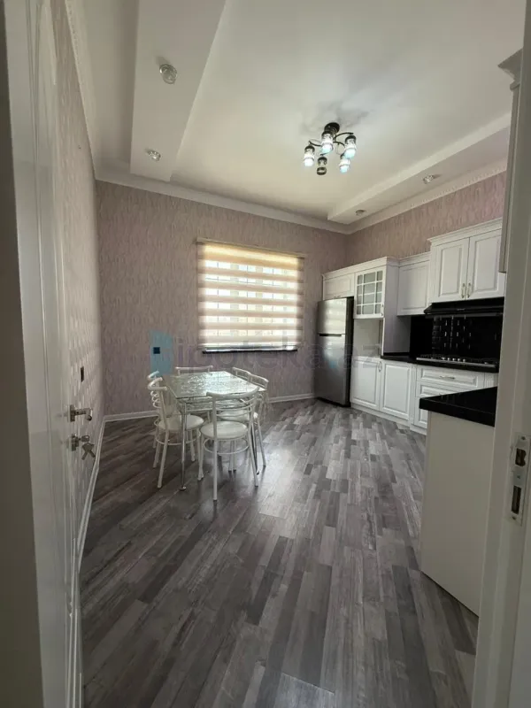 Satılır 5 otaqlı həyət evi 200 m²