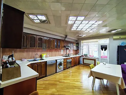 Satılır 3 otaqlı yeni tikili 185 m²