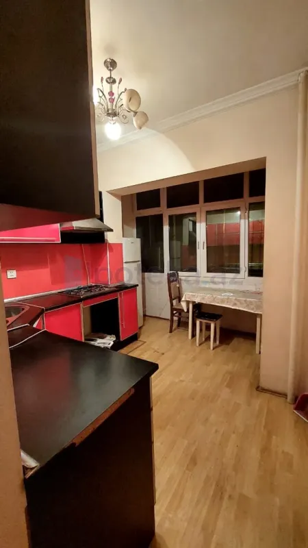 Satılır 3 otaqlı köhnə tikili 65 m²