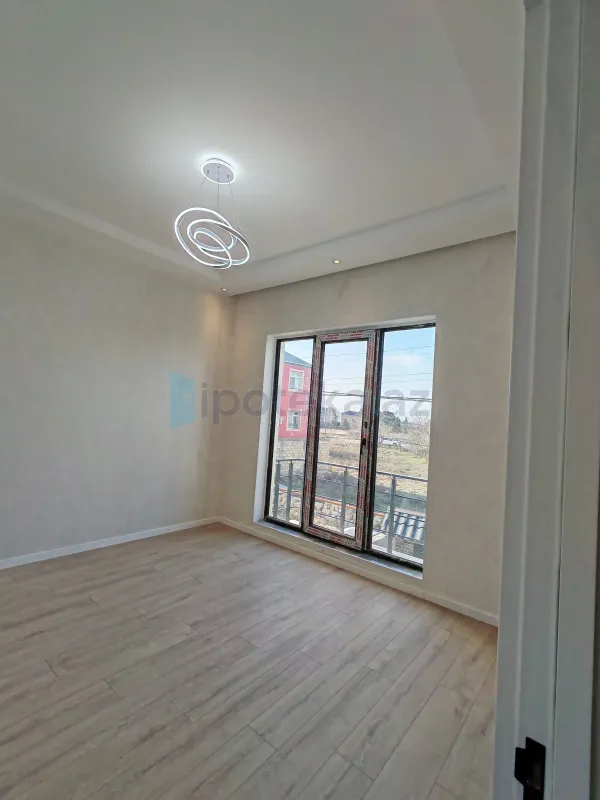 Satılır 6 otaqlı həyət evi 200 m²