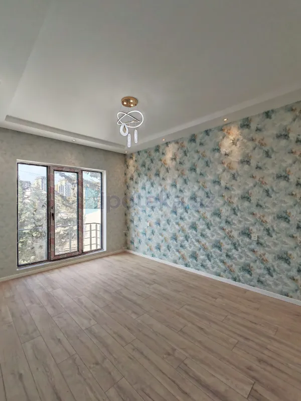 Satılır 6 otaqlı həyət evi 200 m²