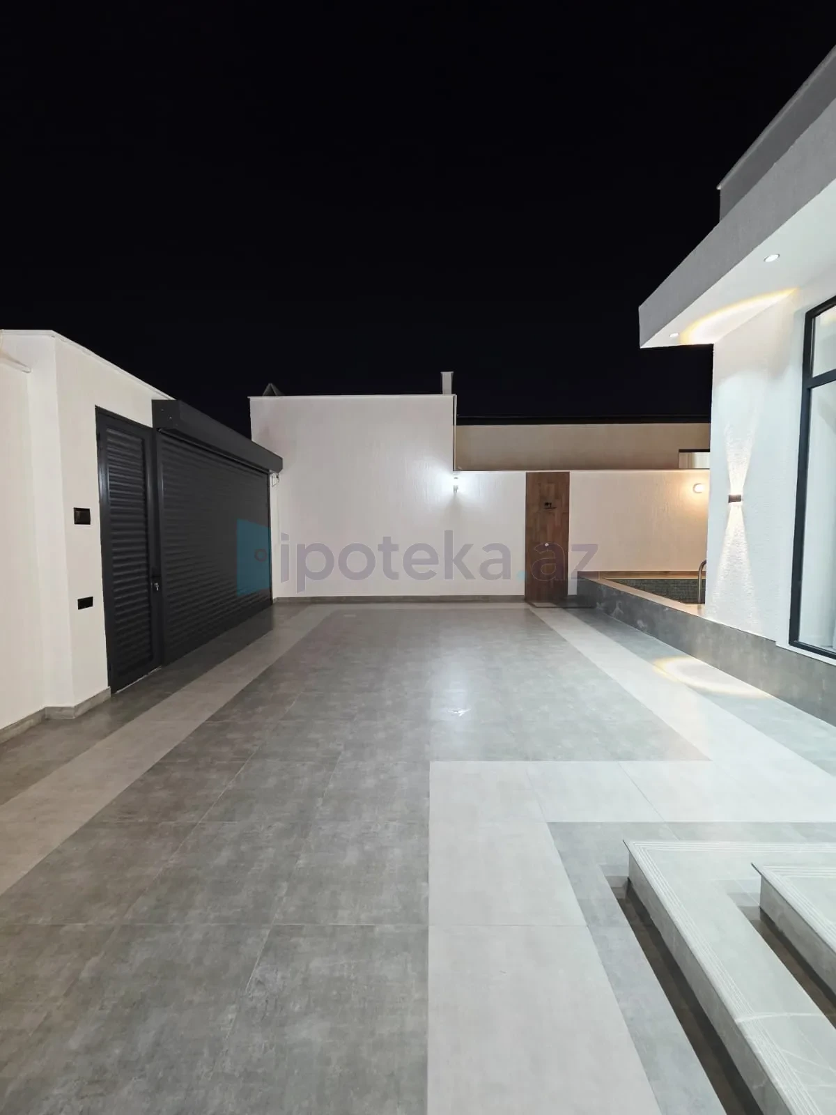 Satılır 4 otaqlı mənzil 145 m²