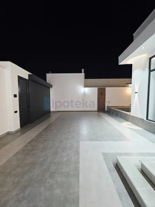 Satılır 4 otaqlı mənzil 145 m²