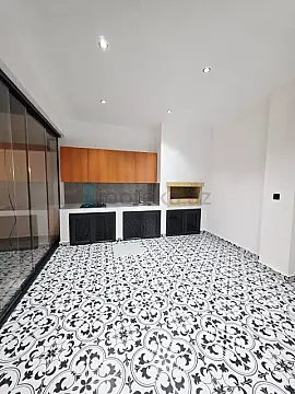 Satılır 4 otaqlı mənzil 145 m²