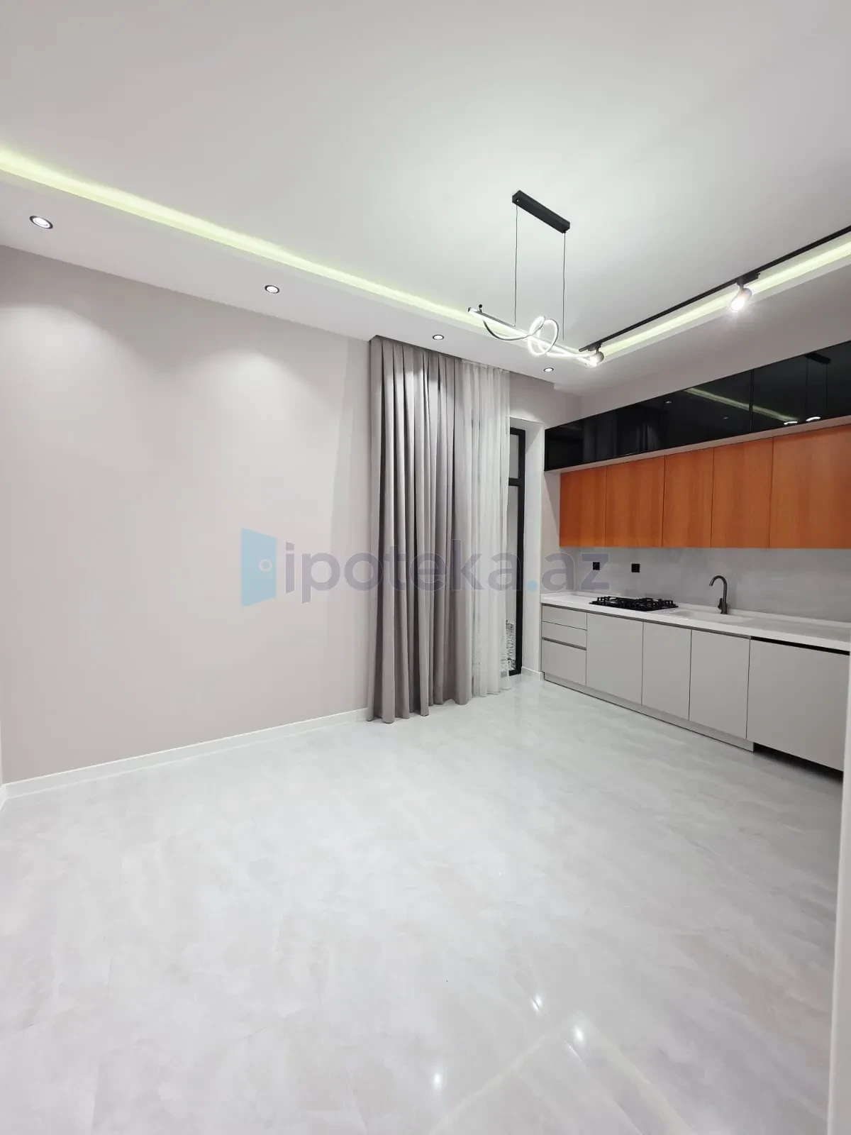 Satılır 4 otaqlı mənzil 145 m²
