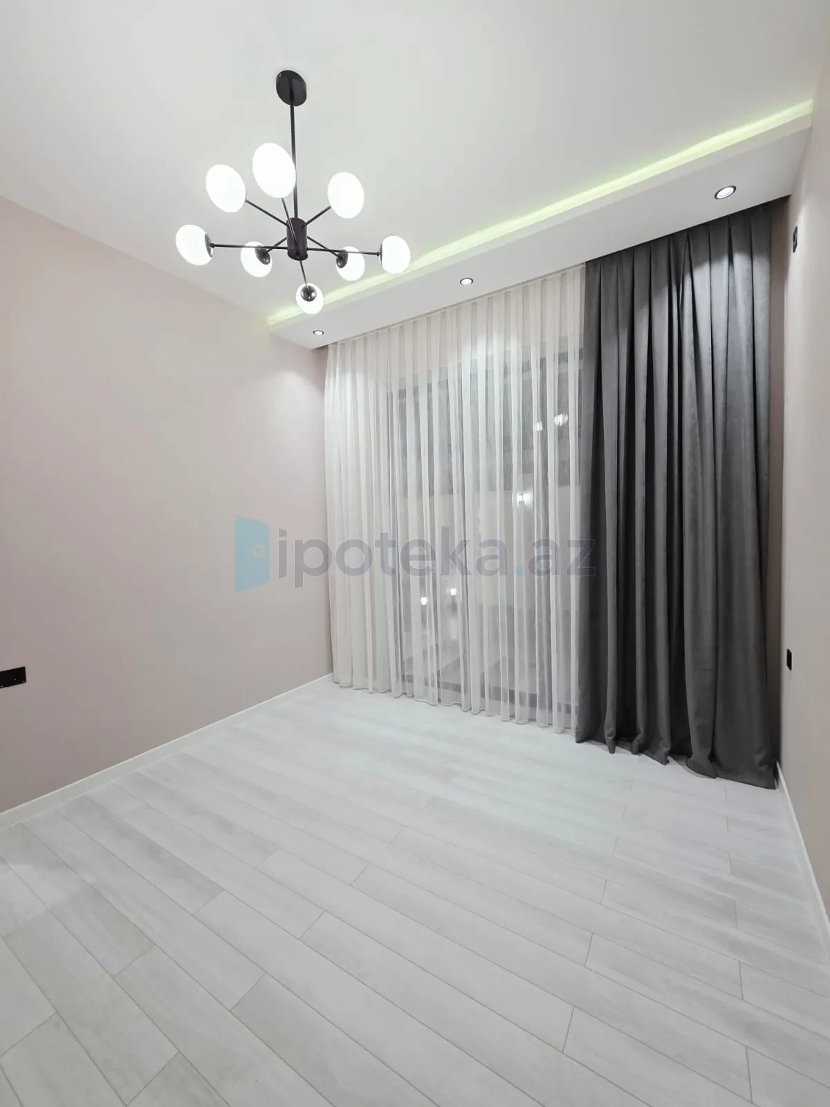 Satılır 4 otaqlı mənzil 145 m²