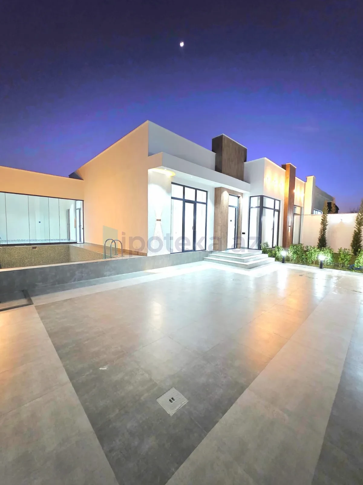 Satılır 4 otaqlı mənzil 145 m²