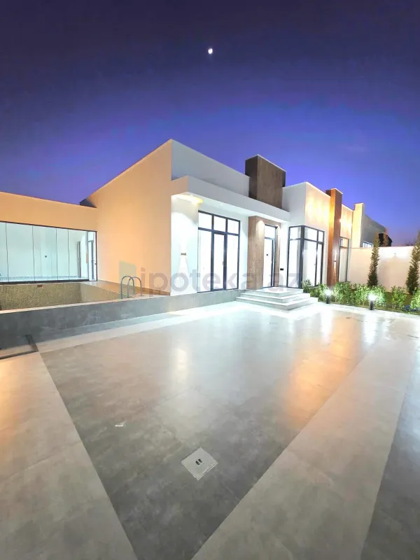 Satılır 4 otaqlı mənzil 145 m²