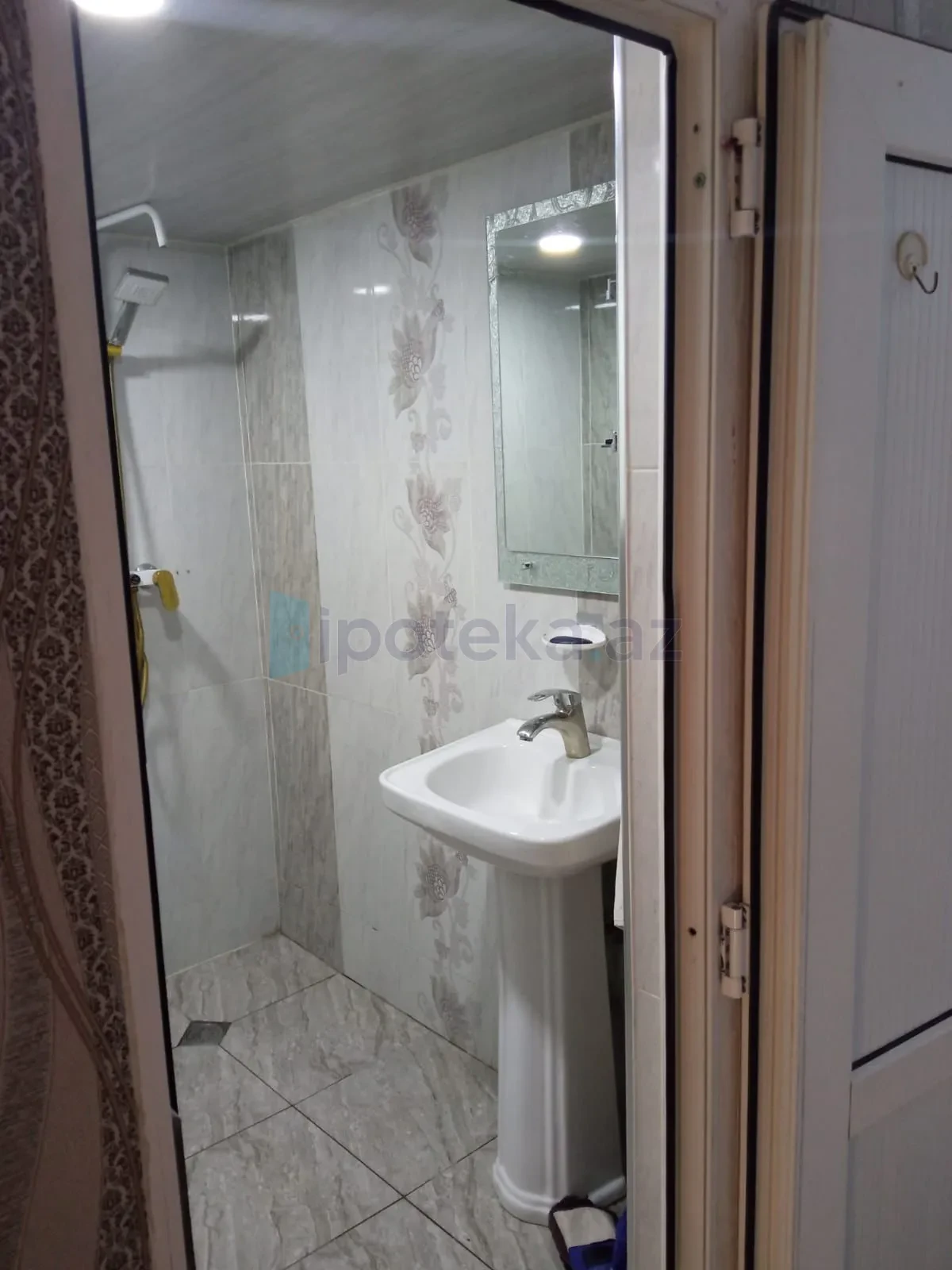 Satılır 2 otaqlı köhnə tikili 40 m²