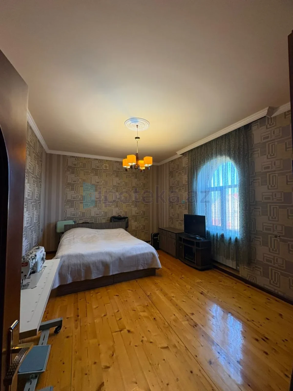 Satılır 5 otaqlı həyət evi 240 m²