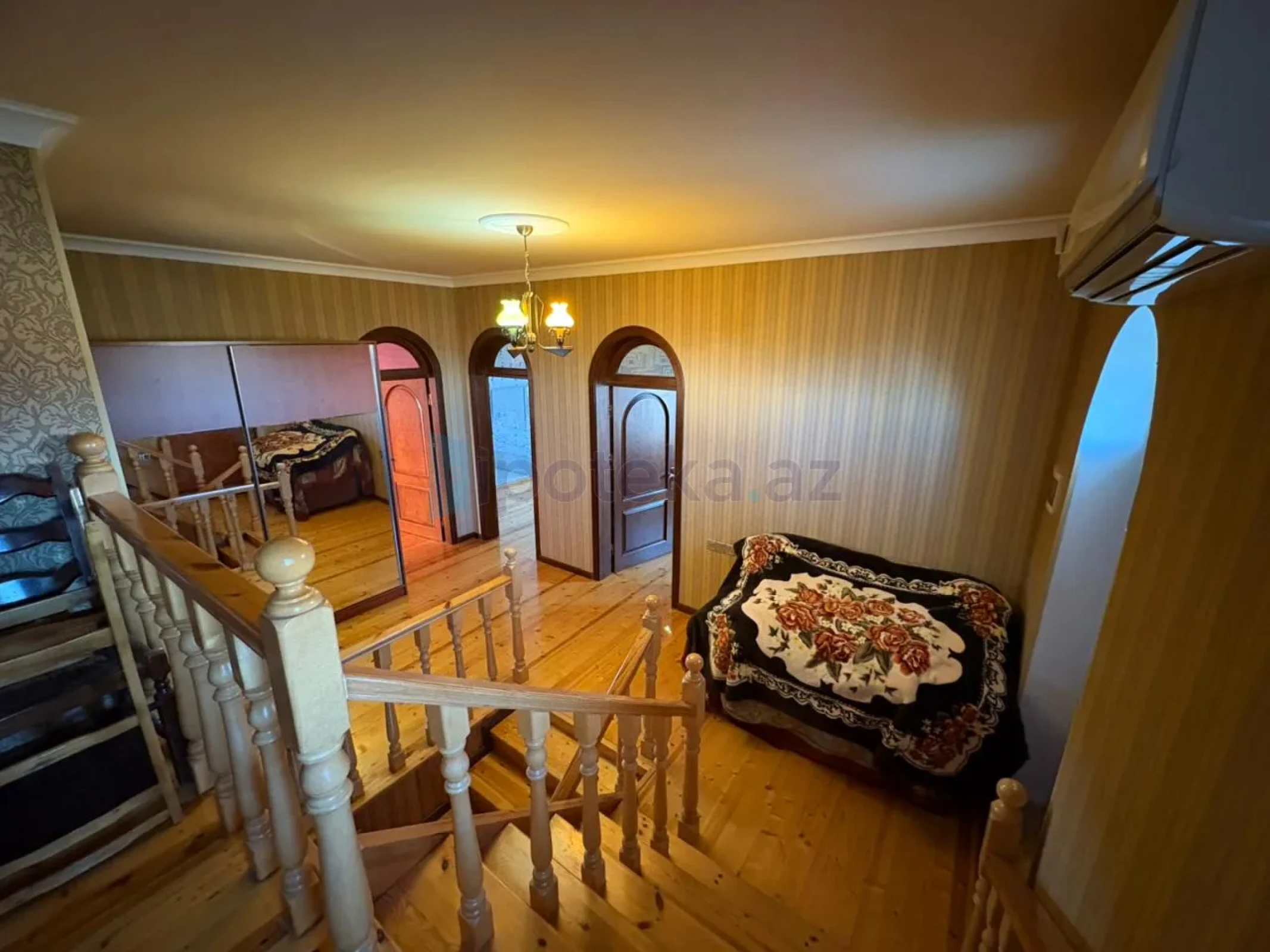 Satılır 5 otaqlı həyət evi 240 m²