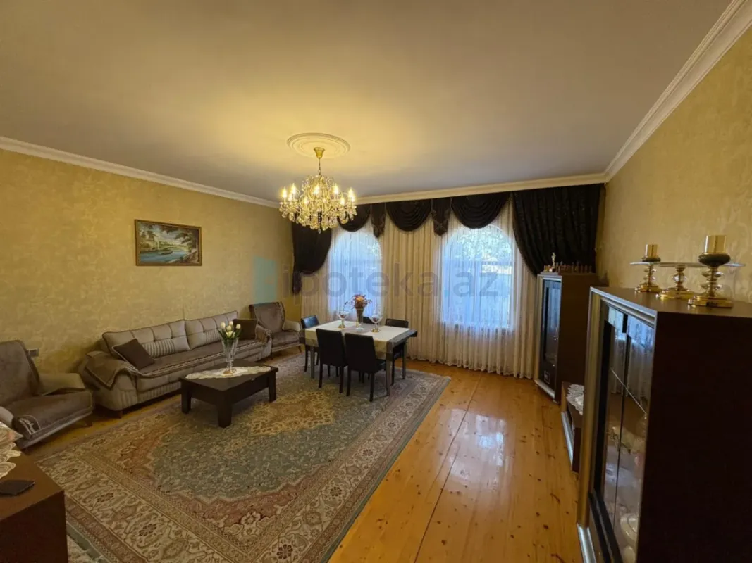 Satılır 5 otaqlı həyət evi 240 m²