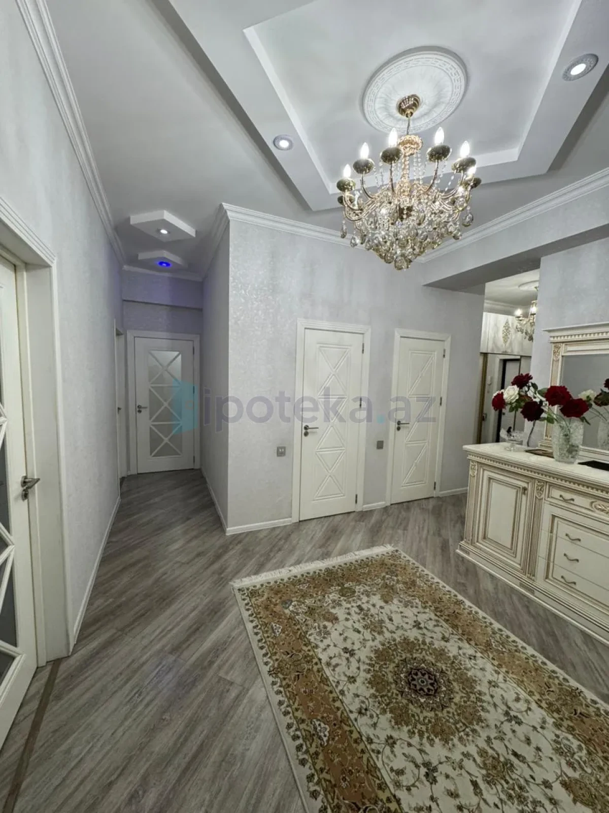 Satılır 4 otaqlı yeni tikili 130 m²