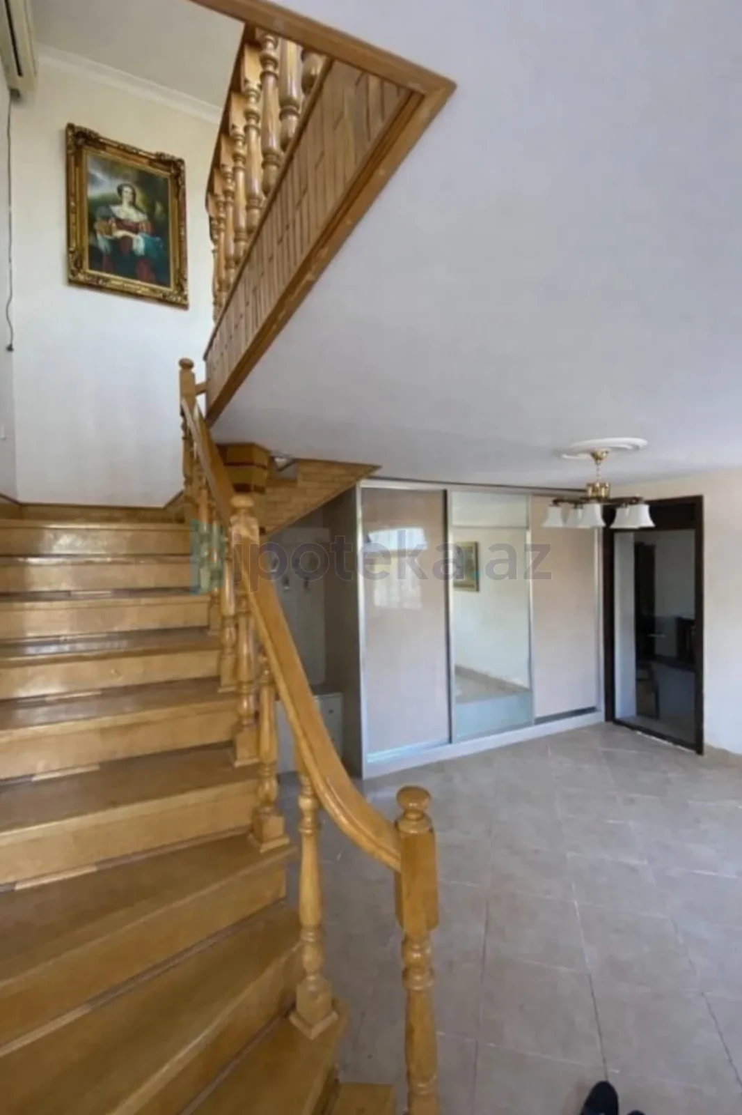 Satılır 14 otaqlı həyət evi 400 m²