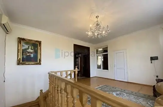 Satılır 14 otaqlı həyət evi 400 m²