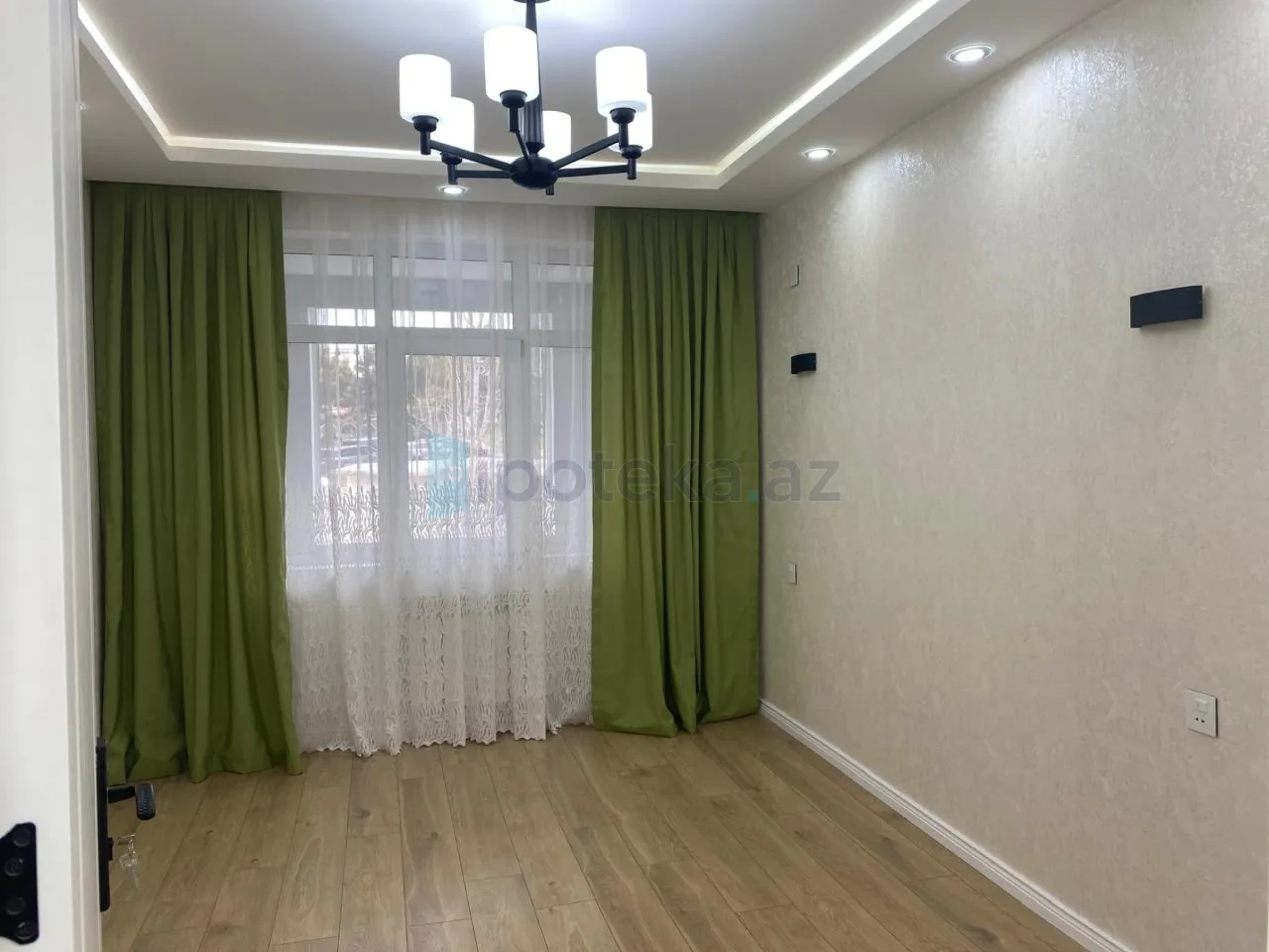 Satılır 2 otaqlı köhnə tikili 65 m²