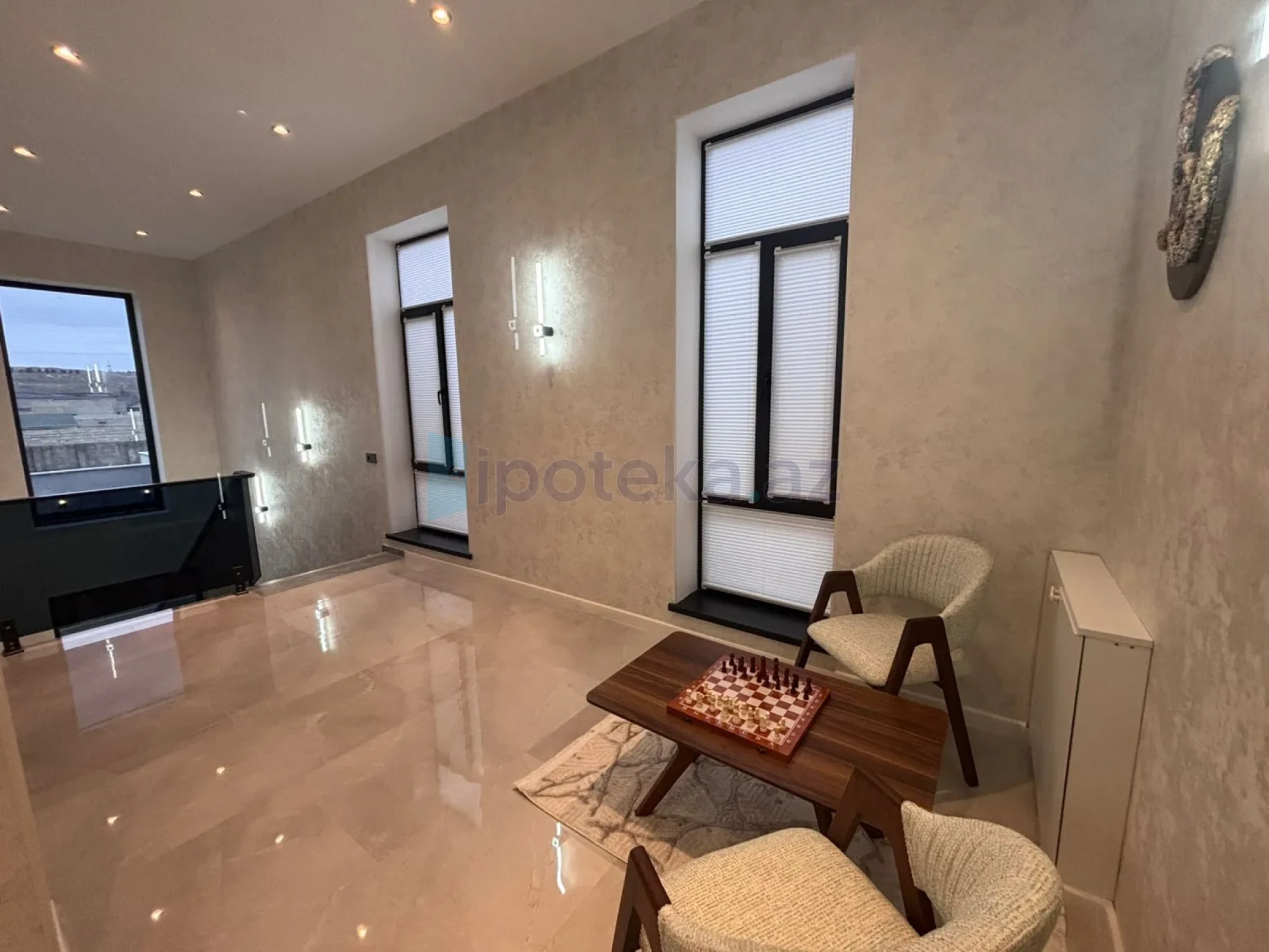 Satılır 4 otaqlı mənzil 275 m²