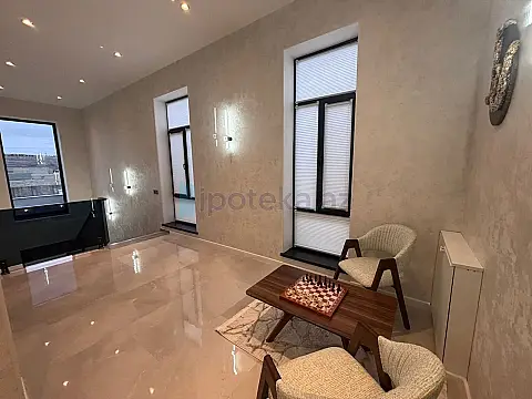 Satılır 4 otaqlı mənzil 275 m²
