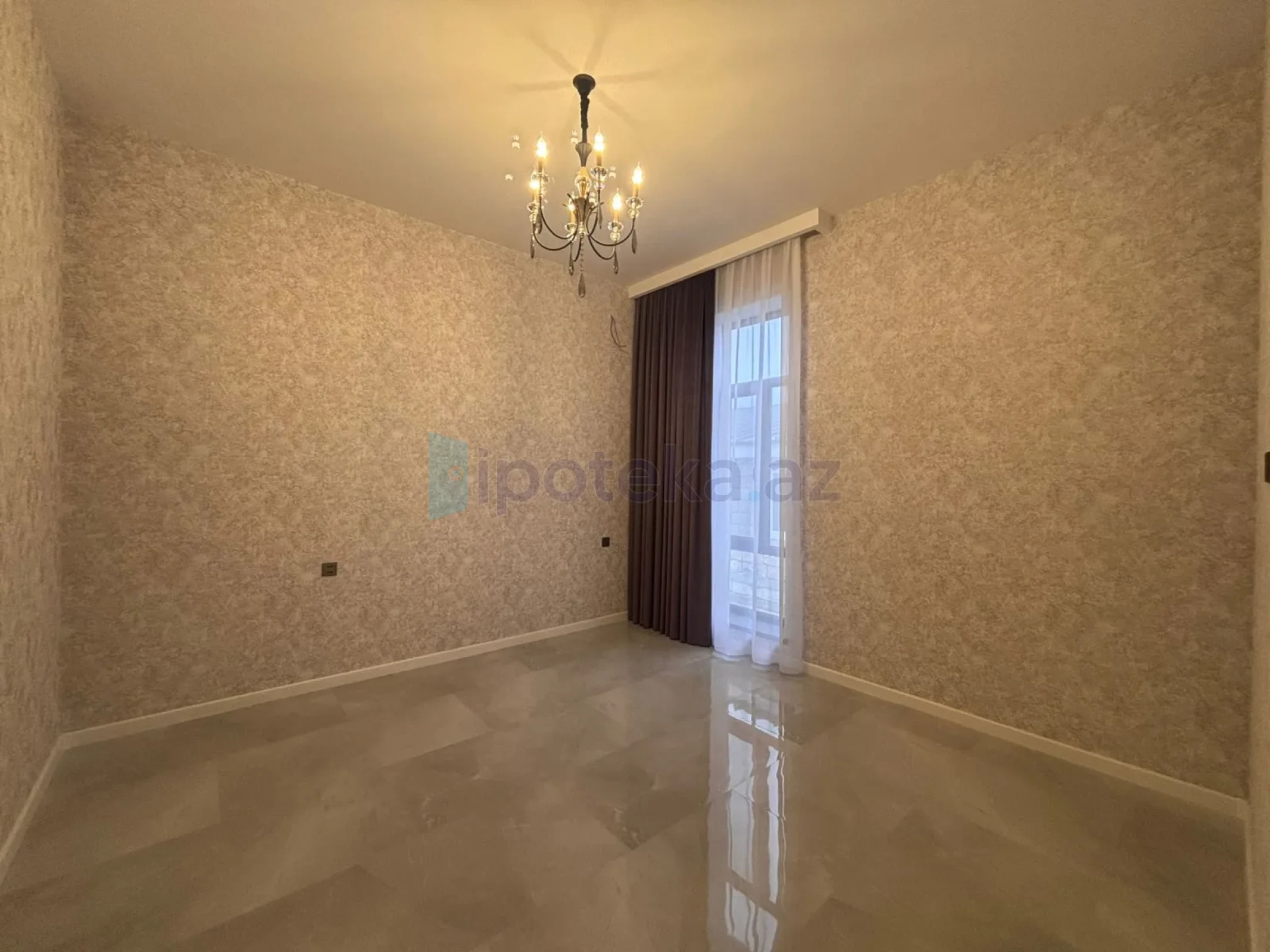 Satılır 4 otaqlı mənzil 275 m²