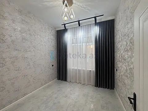 Satılır 4 otaqlı mənzil 130 m²