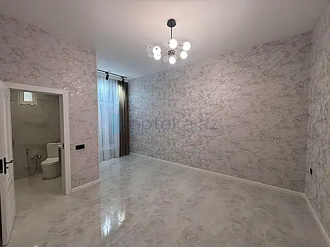Satılır 4 otaqlı mənzil 130 m²