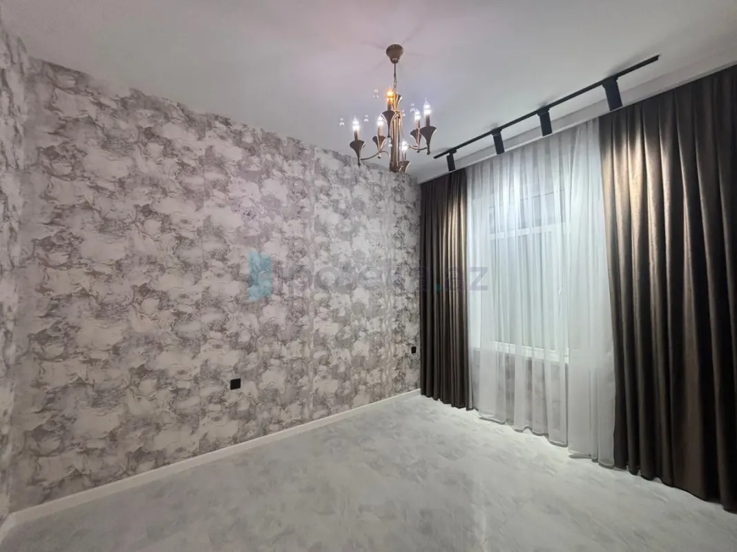 Satılır 4 otaqlı mənzil 130 m²