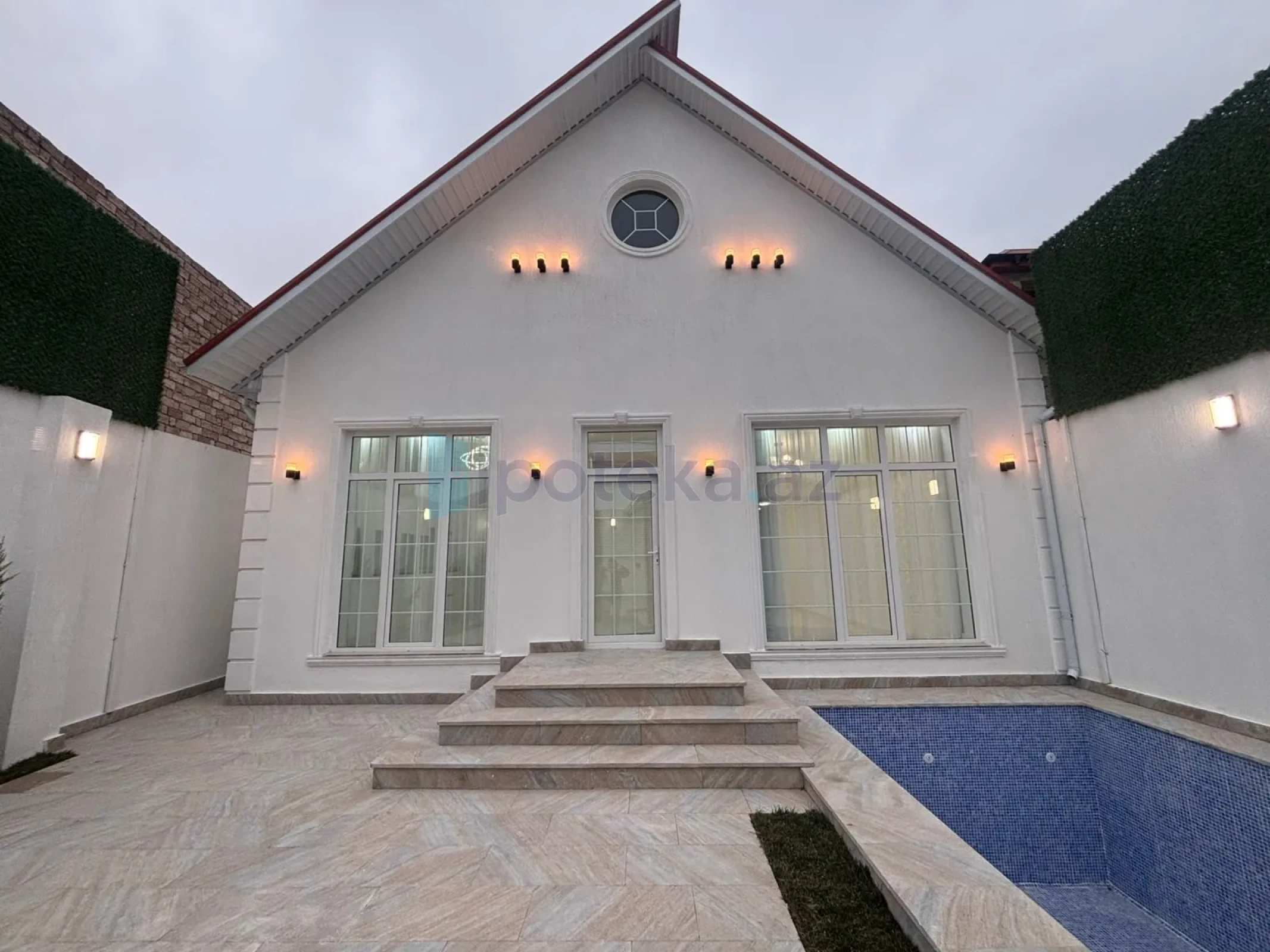 Satılır 4 otaqlı mənzil 130 m²