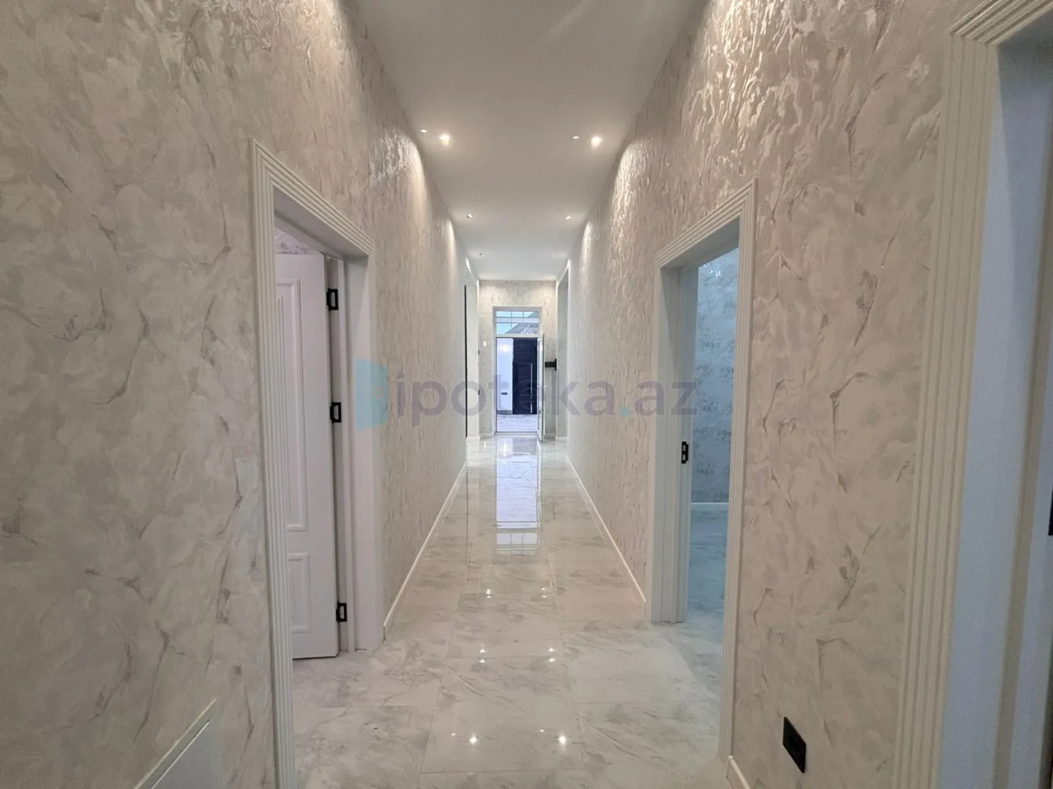 Satılır 4 otaqlı mənzil 130 m²