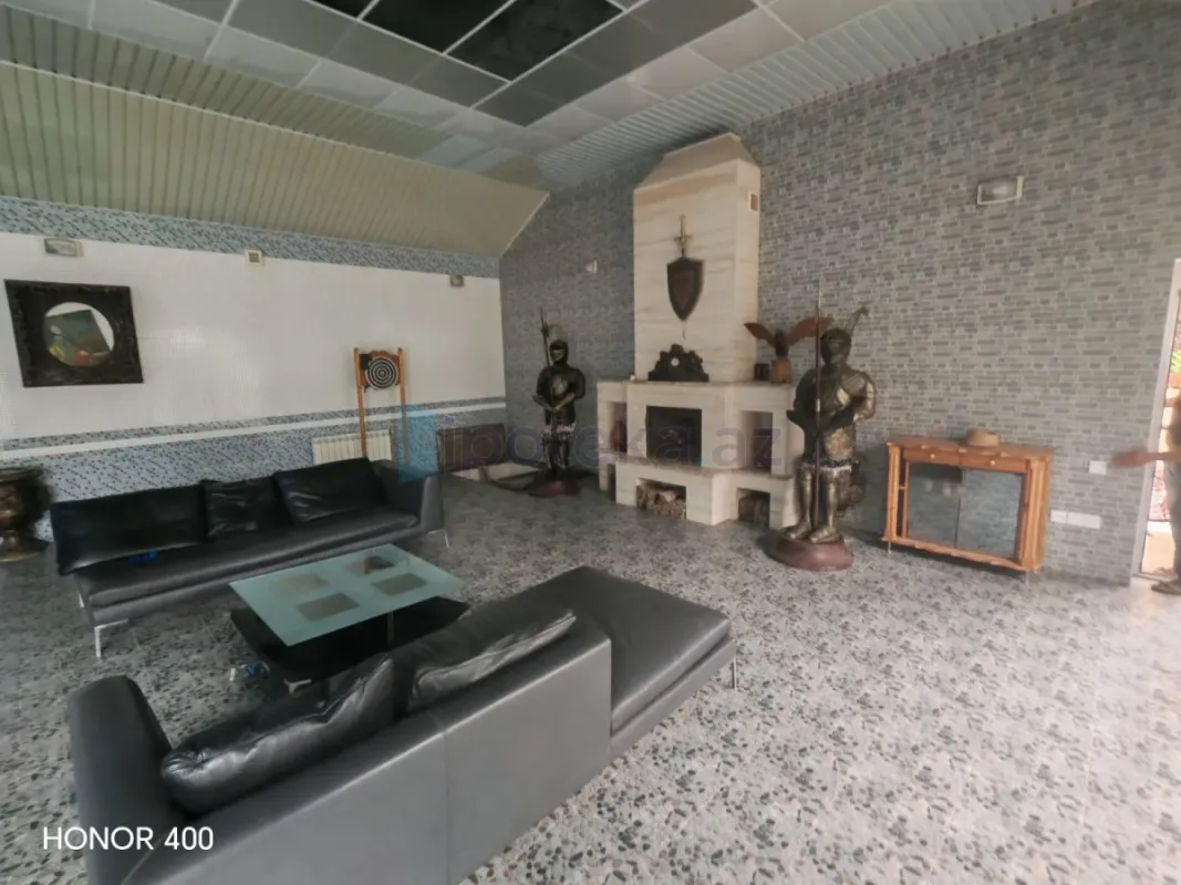 Satılır 7 otaqlı mənzil 300 m²